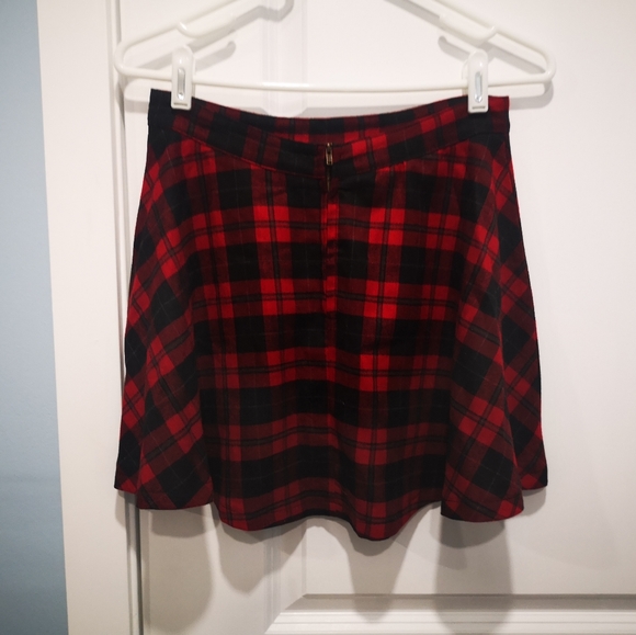 SOLD Tartan Mini Skirt Medium Red and Black - Picture 2 of 3
